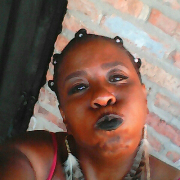 Meet your Posher, Basque Rene'e - Picture 7 of 16